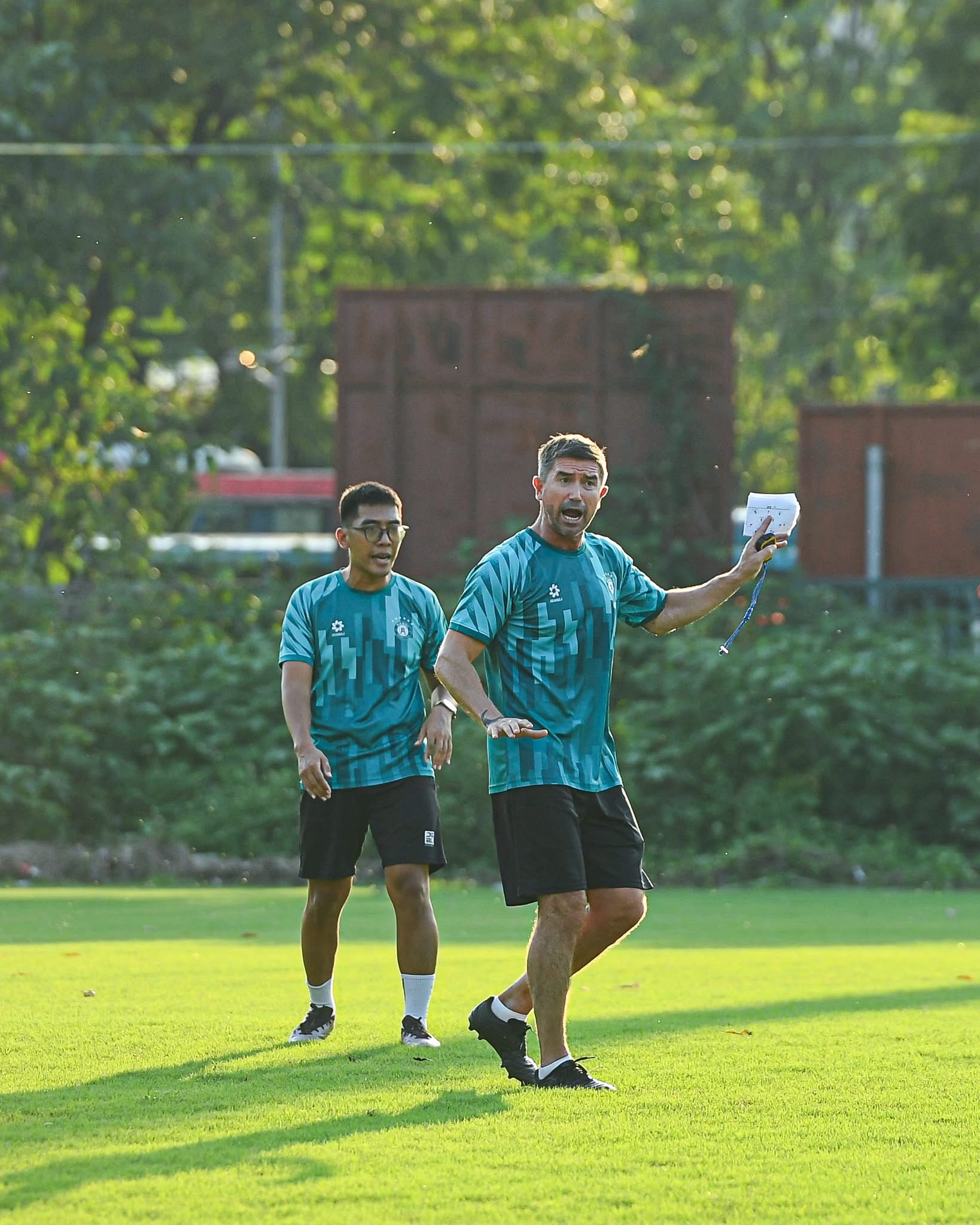 Hậu vệ Phạm Xuân Mạnh tin cậy vào tài năng của HLV Harry Kewell