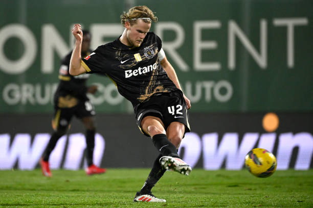 Man Utd có thể buộc phải chuyển sang các mục tiêu dự phòng như Hjulmand. Man Utd có thể buộc phải chuyển sang các mục tiêu dự phòng như Hjulmand.