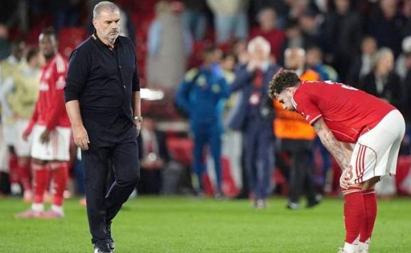 HLV Ange Postecoglou áp lực sau trận thua