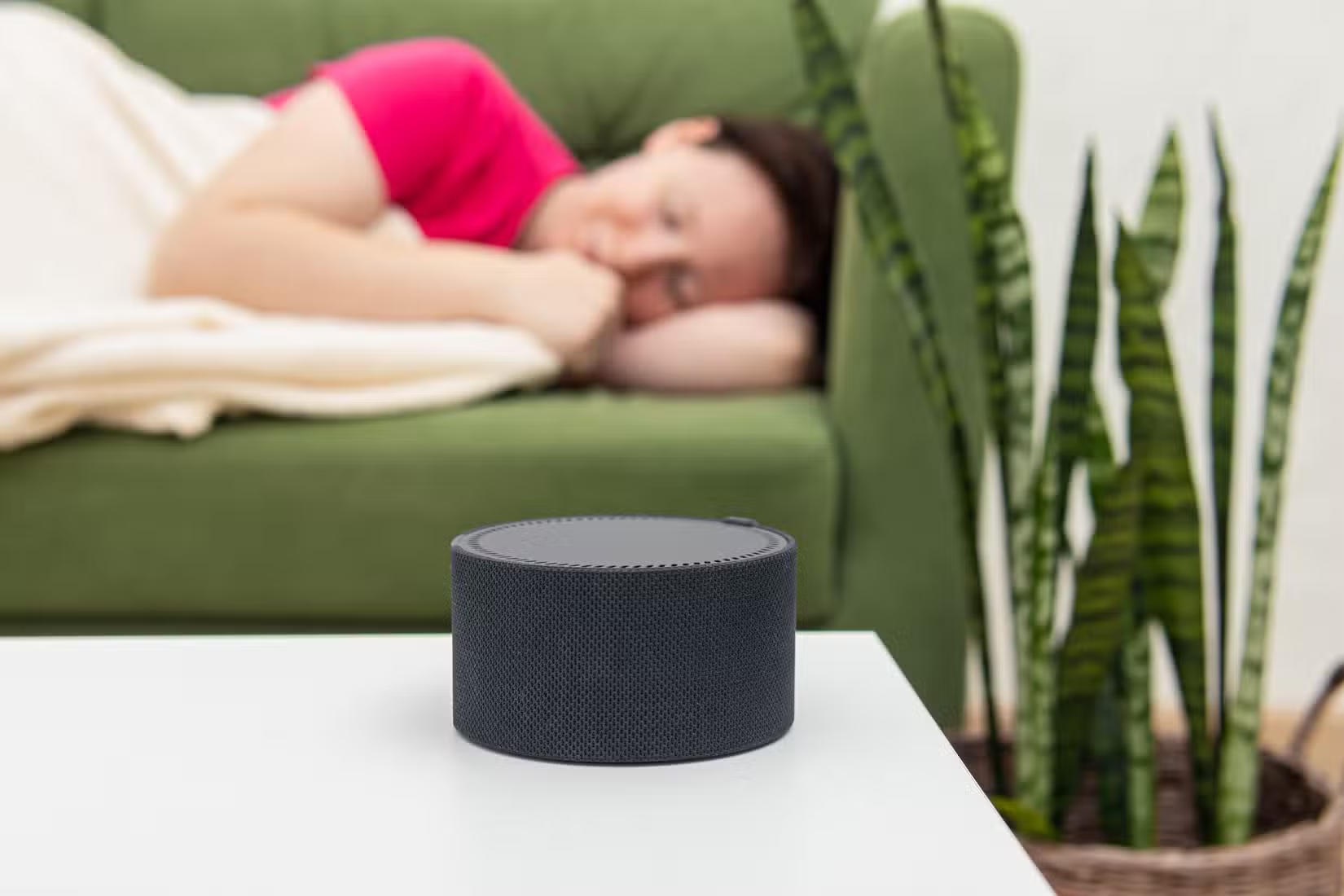 Chiếc loa Bluetooth nhỏ giúp tạo không gian yên bình cho giấc ngủ