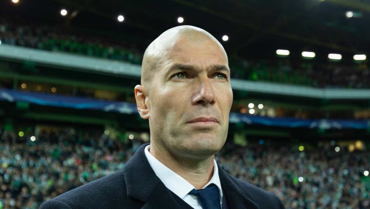 Zinedine Zidane chờ đợi cơ hội dẫn dắt Man Utd