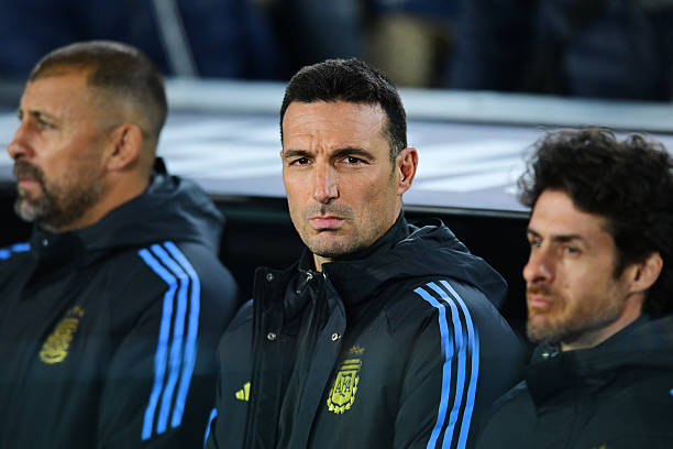 HLV Lionel Scaloni tại trận giao hữu