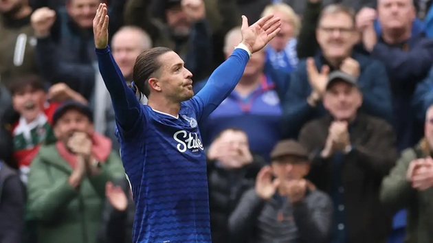 Anh được làm nhân vật chính ở Everton.