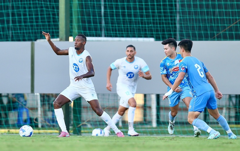 ĐT Việt Nam thua sốc 0-4 trước đội hình ‘toàn Tây’ của Nam Định - Ảnh 2 Thất bại nặng nề của ĐT Việt Nam trước CLB Nam Định