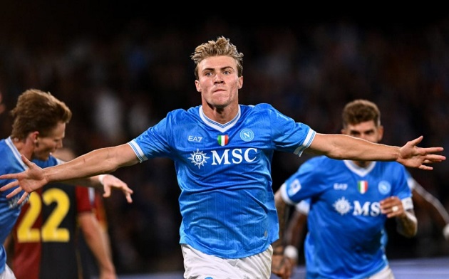 Hojlund thi đấu thăng hoa cùng Napoli