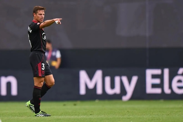 Azpilicueta trở thành cầu thủ chủ chốt của Sevilla.