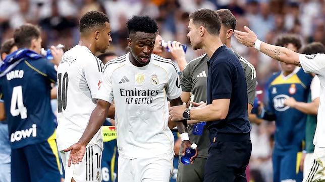 Vinicius thể hiện sự bất mãn dưới thời Xabi Alonso