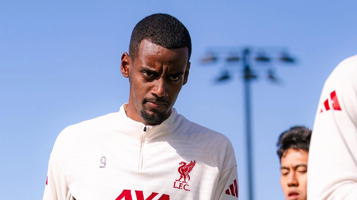 Isak đối mặt áp lực tại Liverpool