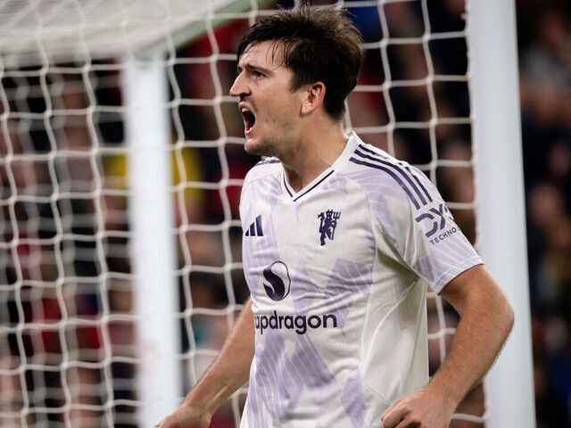 Maguire tỏa sáng trên sân Anfield