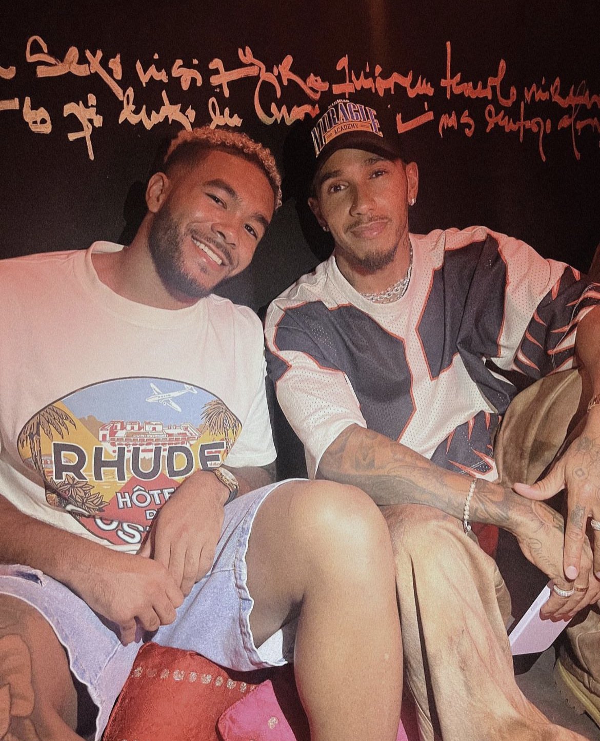 Tình bạn giữa Reece James và Lewis Hamilton được xây dựng dựa trên sự tôn trọng và những kinh nghiệm ở đỉnh cao thể thao. Tình bạn giữa Reece James và Lewis Hamilton