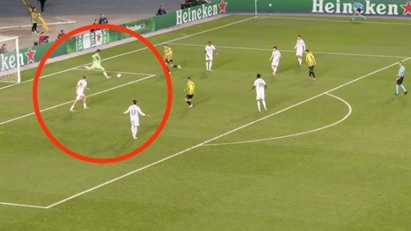 Pha kiến tạo khó tin của Courtois