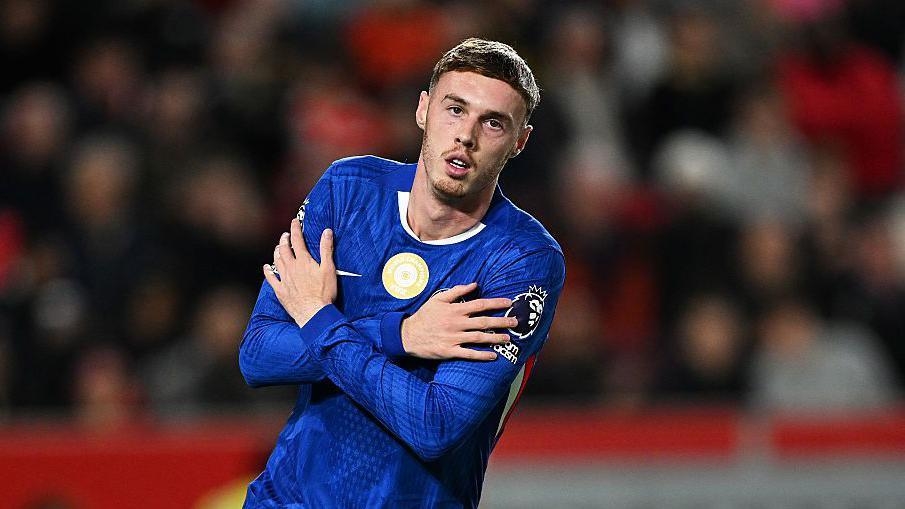 Cole Palmer thi đấu cho Chelsea