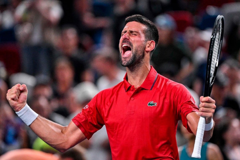Djokovic trên sân đấu tại Shanghai Masters