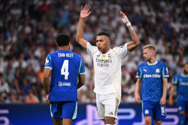 Pha vào bóng của Balerdi với Mbappe