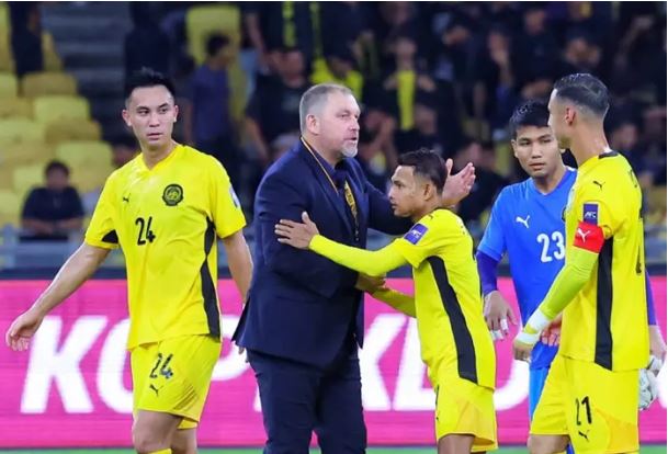 HLV Peter Cklamovski đổ lỗi cho FAM về vụ gian lận nhập tịch