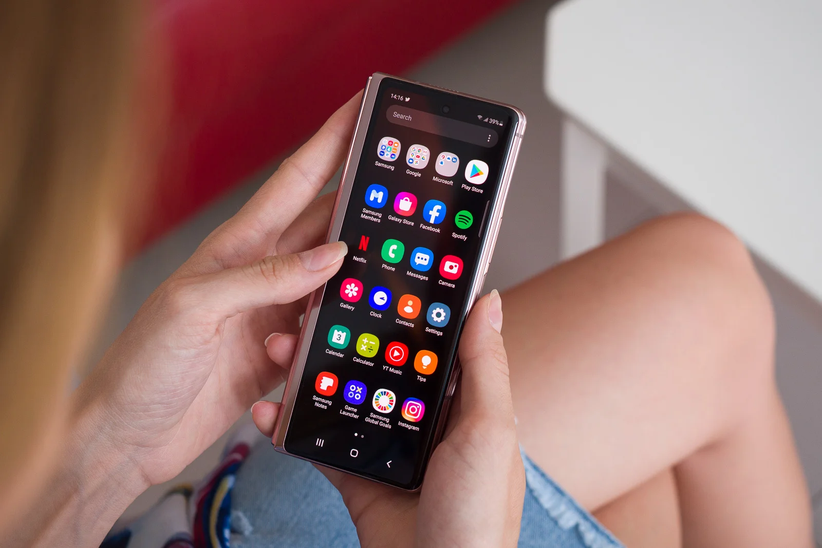Galaxy Z Fold 2 thiết kế gập