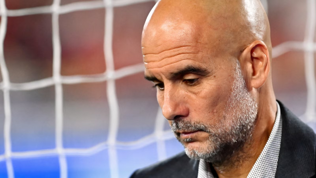 HLV Pep Guardiola trên đường biên