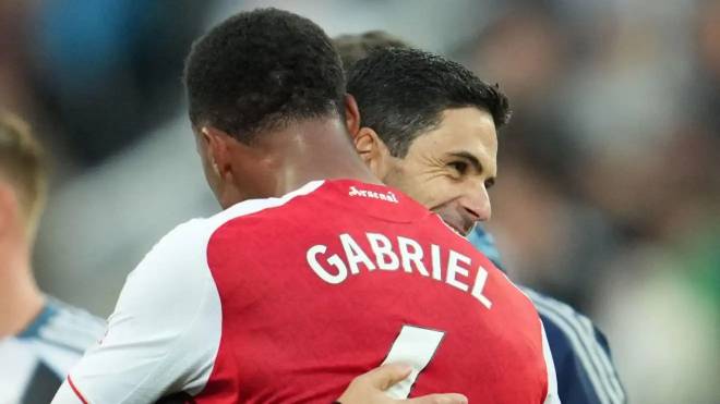 Gabriel bị đau trong trận đấu Champions League