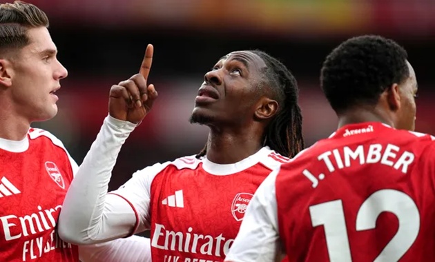 Eze ghi bàn cho Arsenal