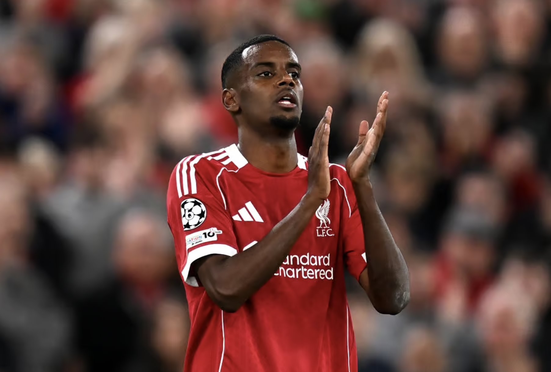 Alexander Isak thi đấu tại Liverpool