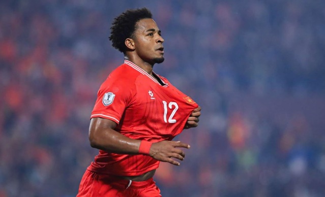 Xuân Son, ngôi sao nhập tịch đang được chờ đợi sẽ sớm tái xuất trong màu áo tuyển Việt Nam. Xuân Son, ngôi sao nhập tịch đang được chờ đợi sẽ sớm tái xuất trong màu áo tuyển Việt Nam.