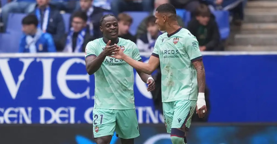 Barca quan tâm tiền đạo Eyong