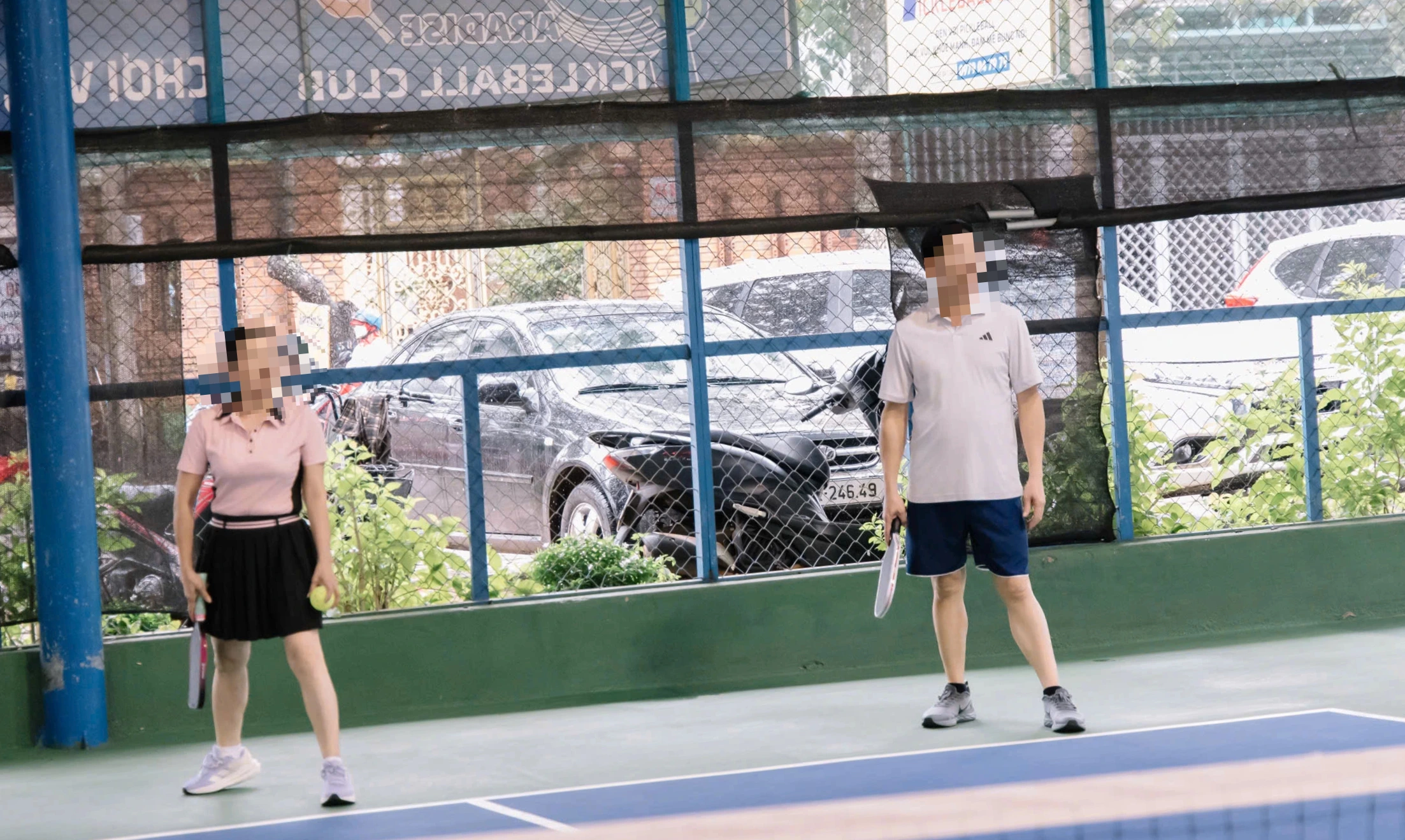 Một bí thư xã bị phản ánh không tham gia lớp bồi dưỡng chính trị mà đi chơi pickleball