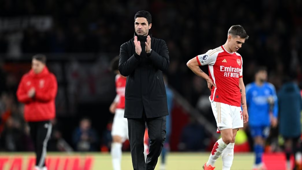 HLV Mikel Arteta cùng Arsenal