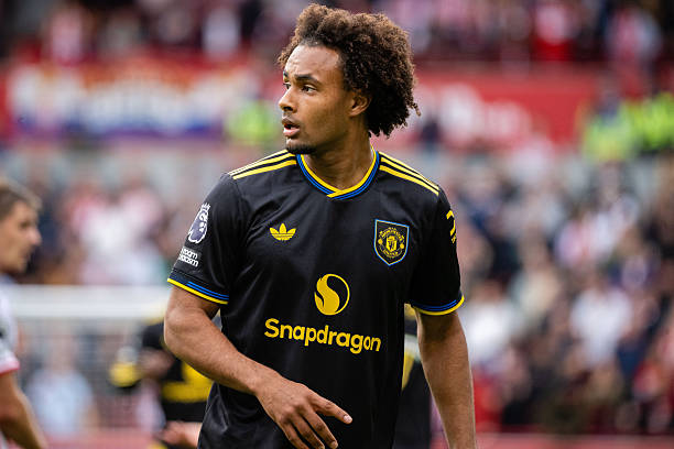 Joshua Zirkzee sắp rời Man Utd