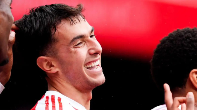 Zubimendi thi đấu cho Arsenal
