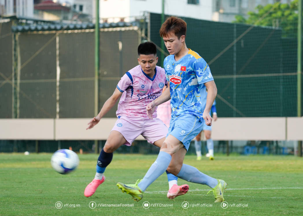 Tuyển Việt Nam thắng sát nút CAHN DSC04309