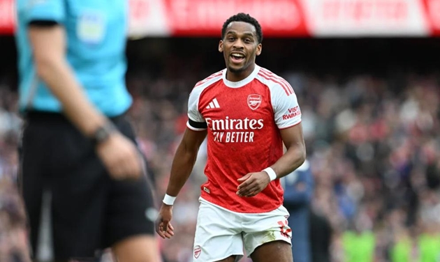 Jurrien Timber đóng vai trò quan trọng ở hàng hậu vệ Arsenal. Jurrien Timber đóng vai trò quan trọng ở hàng hậu vệ Arsenal.