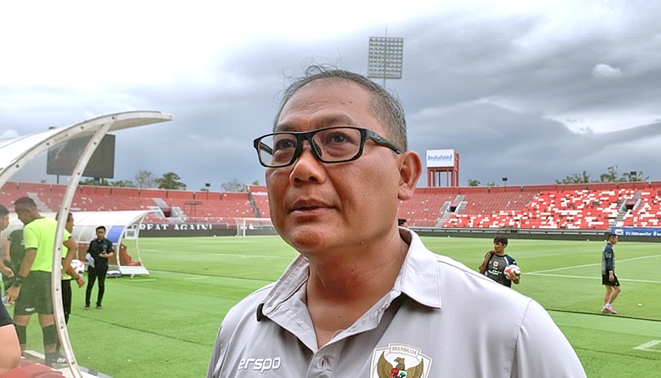 Trưởng đoàn bóng đá Indonesia yêu cầu họp khẩn để 'xét xử' HLV Patrick Kluivert