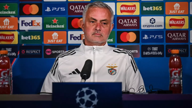Mourinho giữ tinh thần lạc quan dù thất bại HLV Mourinho trong buổi họp báo sau trận đấu