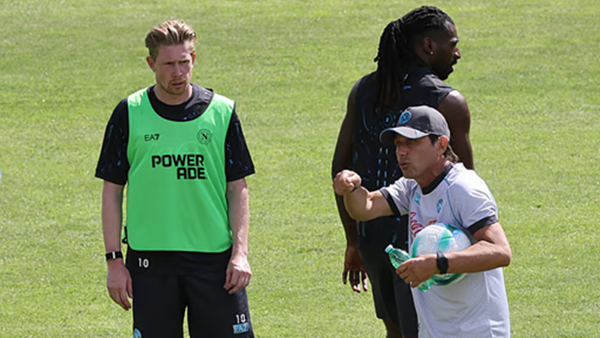 Kevin De Bruyne hỗ trợ Conte chiến thuật