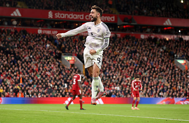 Bruno Fernandes thi đấu tại Old Trafford Bruno Fernandes trong màu áo Man United