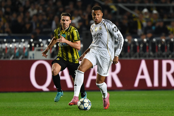 Mbappe ghi hat-trick
