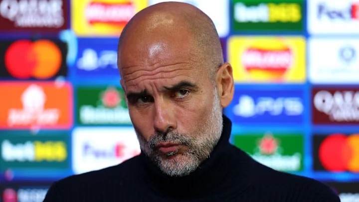 Pep Guardiola đang phát biểu