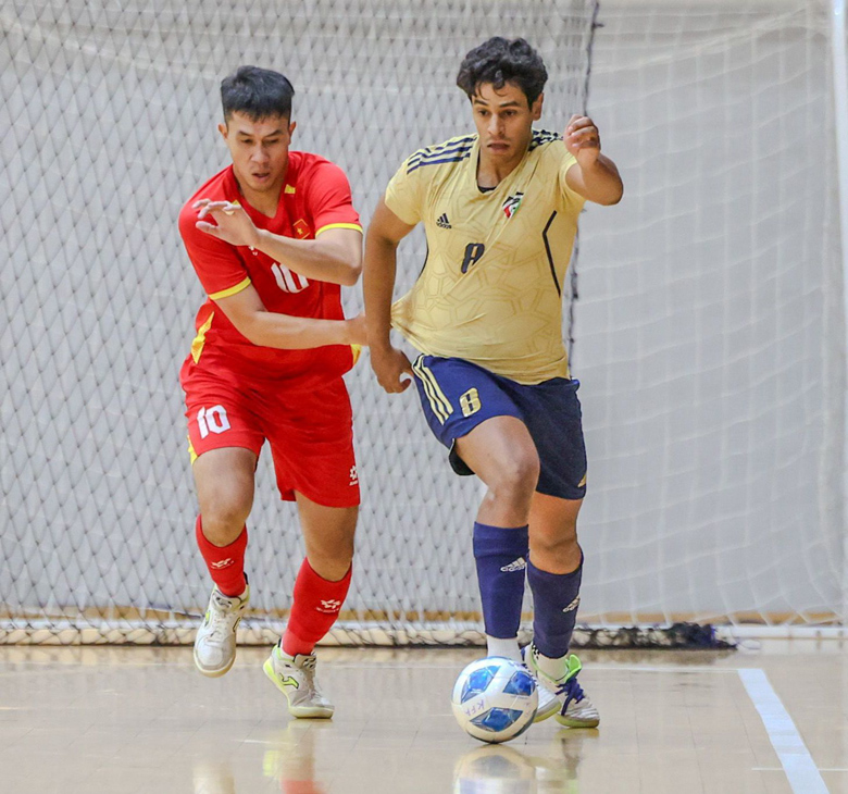 Tuyển futsal Việt Nam đánh bại đối thủ Tây Á trước vòng loại giải vô địch châu Á 2026 - Ảnh 1 Tuyển futsal Việt Nam quá mạnh so với đối thủ