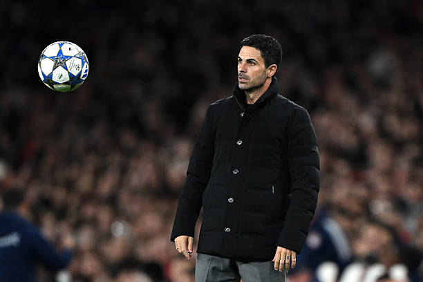 HLV Mikel Arteta trong trận đấu