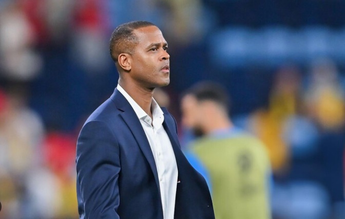 Kluivert bị Indonesia sau chuỗi trận gây thất vọng.
