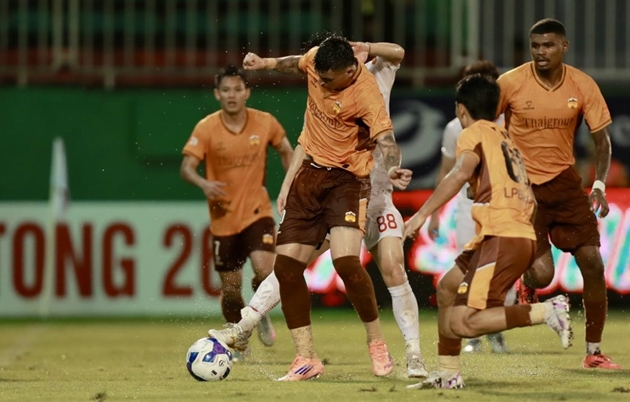 Hoàng Anh Gia Lai lần đầu tiên tận hưởng niềm vui chiến thắng tại V-League. Hoàng Anh Gia Lai lần đầu tiên tận hưởng niềm vui chiến thắng tại V-League.