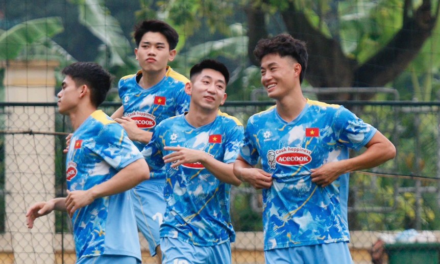 U23 Việt Nam tận dụng bóng bổng đầy nguy hiểm