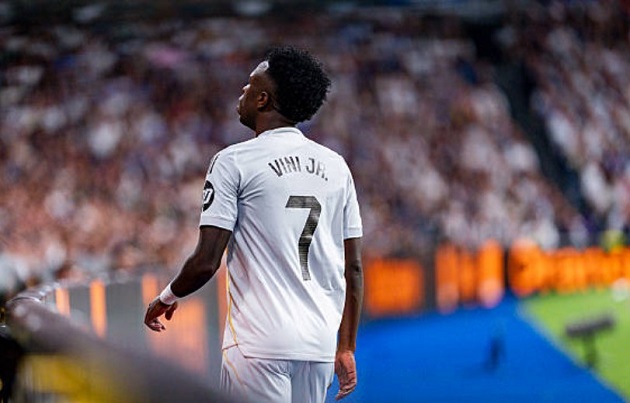 Vinicius bị chỉ trích nhiều sau hành động bực tức với Xabi Alonso Vinicius bị chỉ trích nhiều sau hành động bực tức với Xabi Alonso