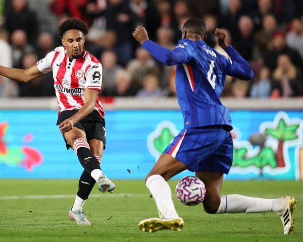 Sai sót phòng ngự khiến Chelsea mất điểm