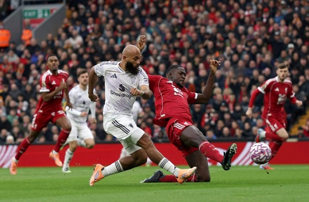 Man Utd ăn mừng chiến thắng tại Anfield
