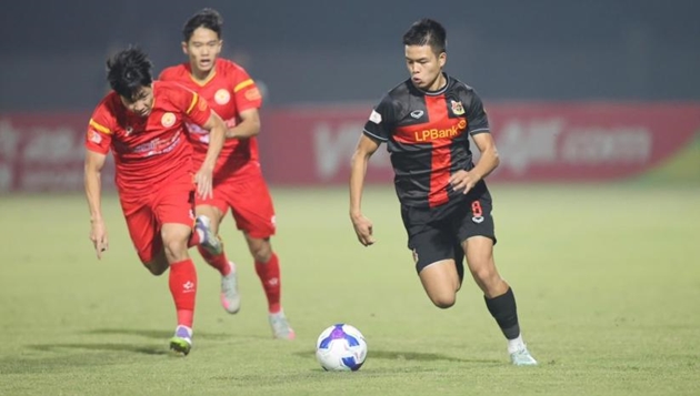 Thành Trung vừa có lần đá chính tại V-League. Thành Trung vừa có lần đá chính tại V-League.
