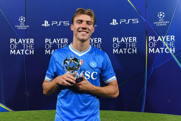 Rasmus Hojlund ghi bàn cho Napoli