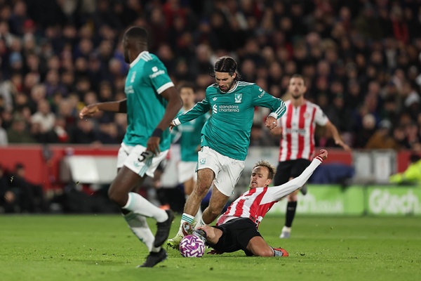 Szoboszlai là điểm sáng trong trận thua của Liverpool trước Brentford. c5