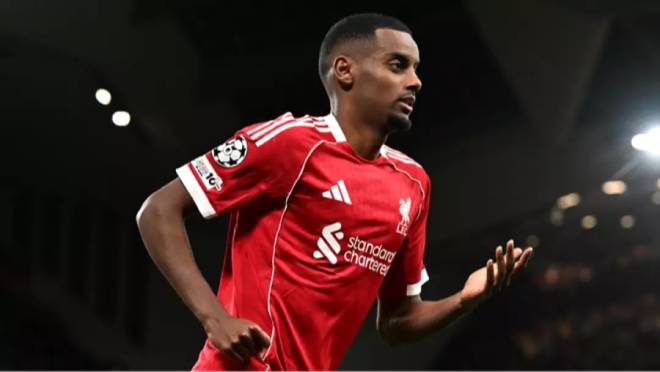 Isak ra mắt Liverpool tại Anfield